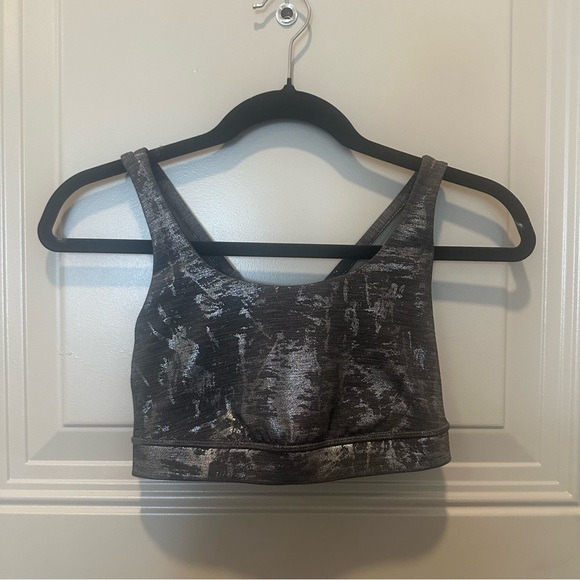 Lululemon Women’s Energy Sports Bra Grey Metallic Size 6 Athletic Workout - Picture 1 of 4